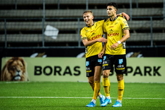 Elfsborgs Deniz Hümmet och Jesper Karlsson jublar