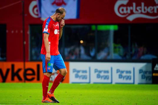 Helsingborgs Andreas Granqvist deppar när han lämnar