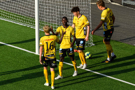 Elfsborgs Prince Isaac Kouame klappas om