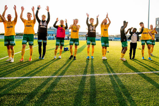 Players of Ull/Kisa celebrate