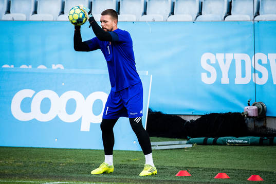 Goalkeeper Emilijus Zubas of Bnei Yehuda
