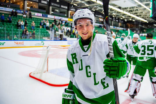 Rögles  Gustav Arvidsson jublar