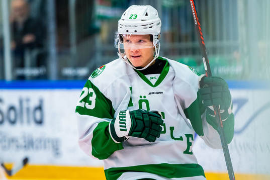 Rögles  Anton Heikkinen jublar