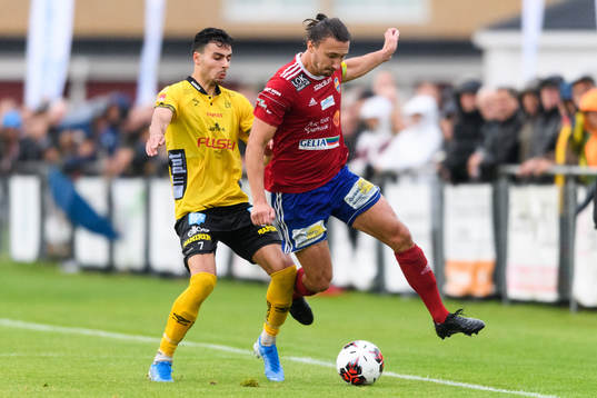 Elfsborgs Deniz Hümmet och Gauthiods Wiktor Wersén