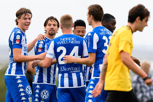 IFK Göteborgs Lasse Vibe jublar med lagkamrater
