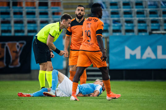 Sören Rieks of Malmö FF in pain