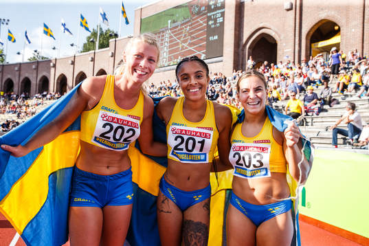 Daniella Busk, Irene Ekelund and Elin Östlund of Sweden