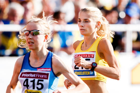Johanna Peiponen of Finland and Hanna Lindholm of Sweden