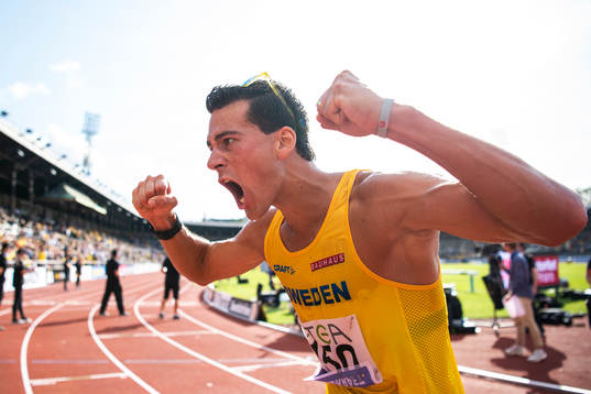 Perseus Karlström of Sweden celebrates