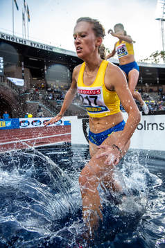 Amélie Svensson of Sweden competes