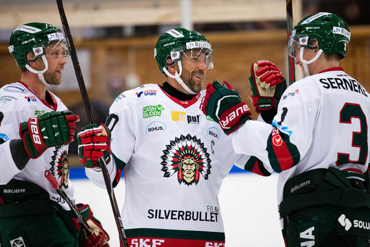 Frölundas Joel Lundqvist jublar med Viktor Ekbom och Jacob