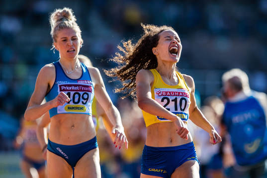 Yolanda Ngarambe of Sweden wins women's 800m