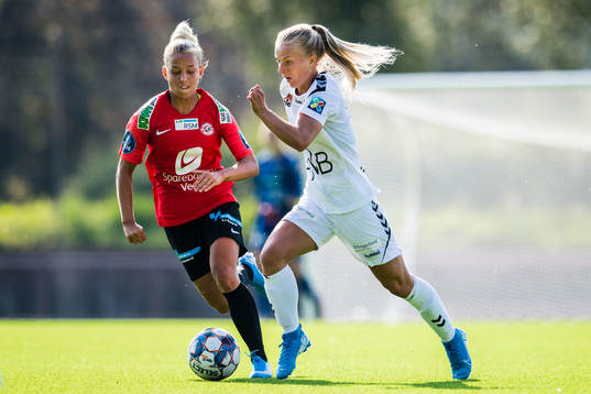 Rikke Nygard of Arna-Bjørnar and Cathrine Dekkerhus of LSK
