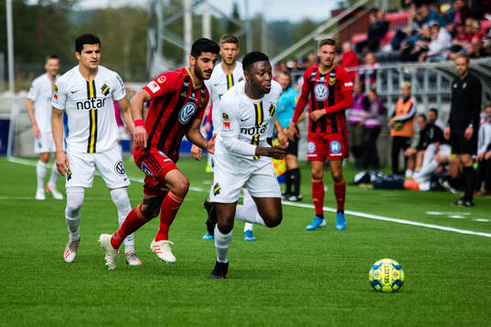 s Chinedu Obasi och Östersunds Rewan Amin