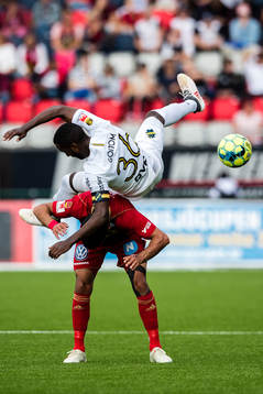 s Henok Goitom  och Östersunds Rewan Amin