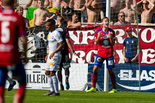 Östers Månz Karlsson deppar och visar känslor