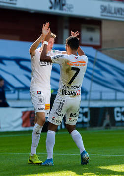 Örgrytes Alexander Bernhardsson och Ailton Almeida jublar