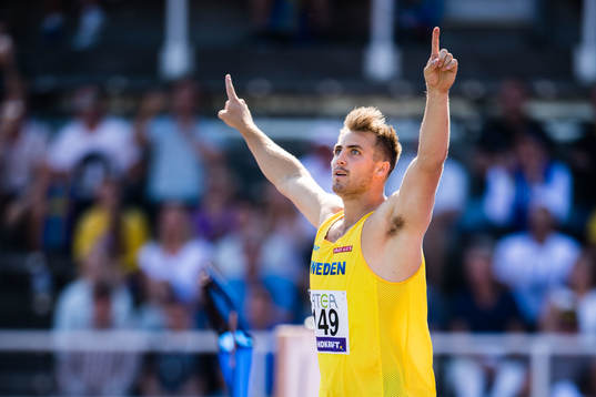 Kim Amb of Sweden celebrates