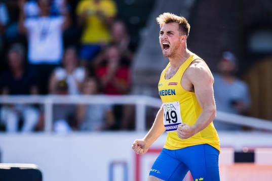 Kim Amb of Sweden celebrates