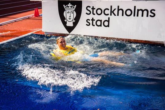 Kim Amb of Sweden in the water grave