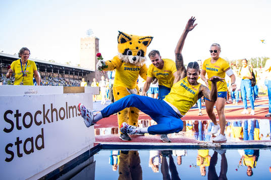 Michel Tornéus of Sweden gets thrown in the water grave