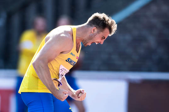 Kim Amb of Sweden celebrates