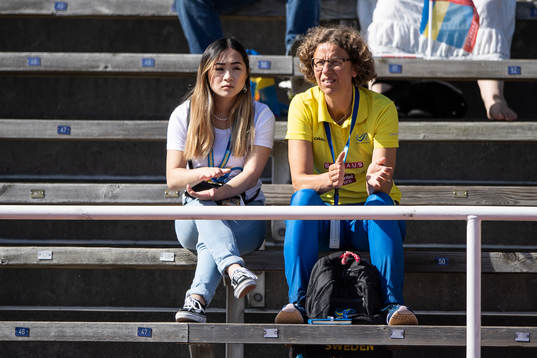 Karin Torneklint, coach of Sweden (r)