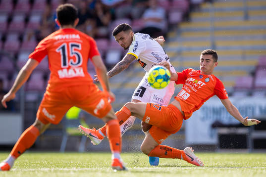 Häckens Ahmed Yasin och AFC Eskilstunas Adnan Kojic