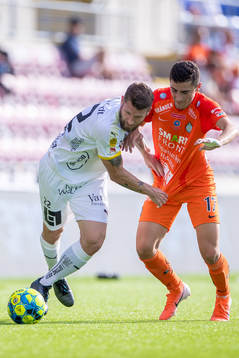 Häckens Joona Toivio och AFC Eskilstunas Ismet Lushaku