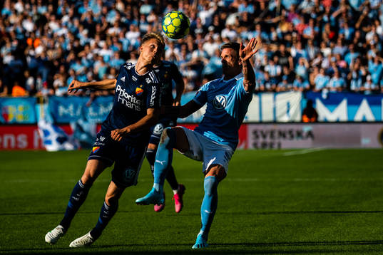Djurgårdens Jonathan Augustinsson och Malmö FFs Sören