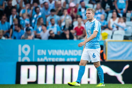 Malmö FFs Oscar Lewicki deppar