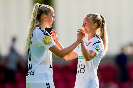Emilie Nautnes and Emilie Marie Woldvik of LSK Kvinner