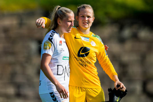 Emilie Nautnes of LSK Kvinner and goalkeeper Oda Marie Hove
