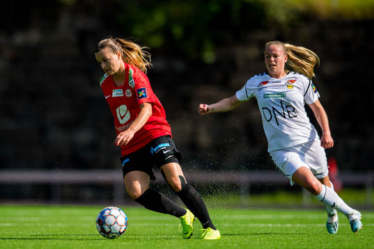 Milica Mijatovic of Arna-Bjørnar and Therese Sessy Åsland