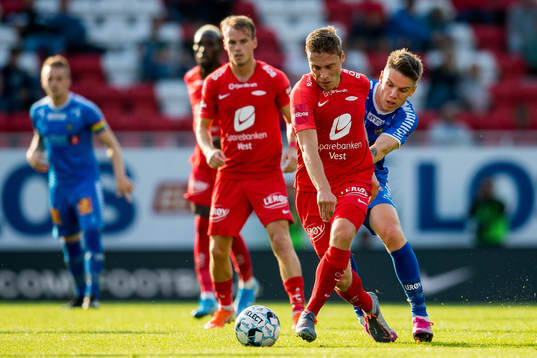 Ruben Yttergård Jenssen of Brann and Robert Taylor of