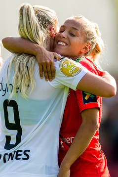 Emilie Nautnes of LSK Kvinner and Rikke Nygard of