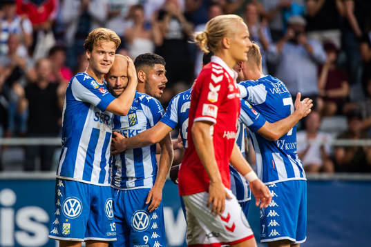 IFK Göteborgs Robin Söder jublar med August Erlingmark