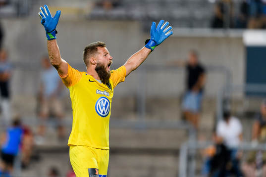 Jönköpings målvakt Frank Pettersson jublar