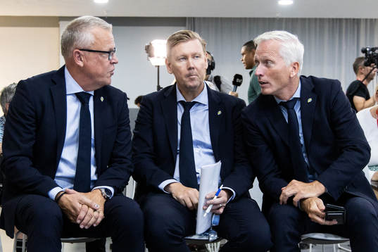 Head coach Janne Andersson and assistant coach Peter
