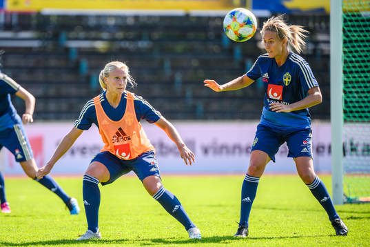 Rebecka Blomqvist and Emma Kullberg of the Swedish national