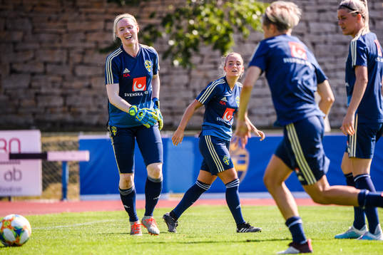 Goalkeeper Hedvig Lindahl and Ronja Aronsson of the Swedish