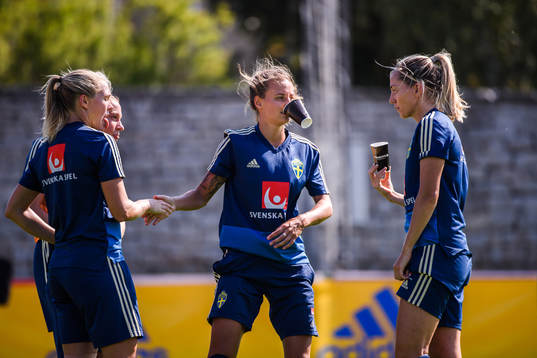 Nathalie Björn and Linda Sembrant of the Swedish national