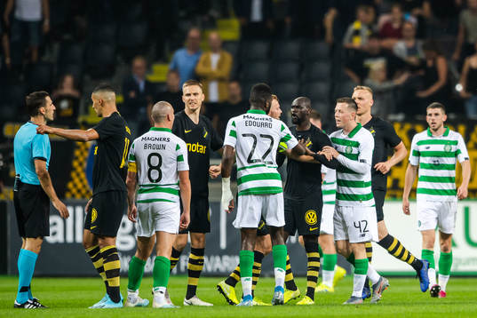 Enoch Kofi Adu of AIK in a discussion with Odsonne Edouard