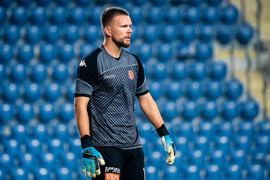 Goalkeeper Emilijus Zubas of Bnei Yehuda