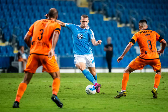 Felix Beijmo of Malmö FF in a duel with Din Mori and Shay