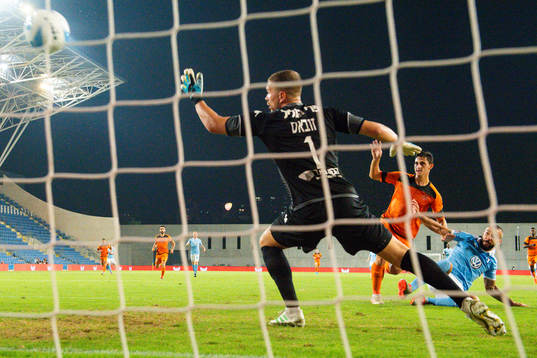 Guillermo Molins scores 0-1 behind goalkeeper Emilijus