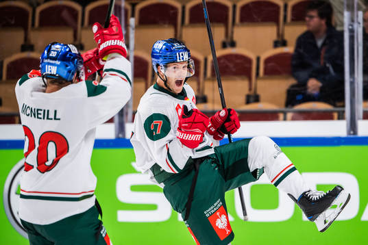 Matt Fraser of Augsburger Panthers celebrates