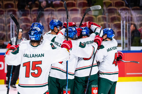 Players of Augsburger Panthers celebrates