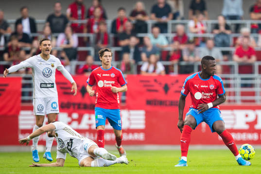 Östersunds Charlie Colkett faller