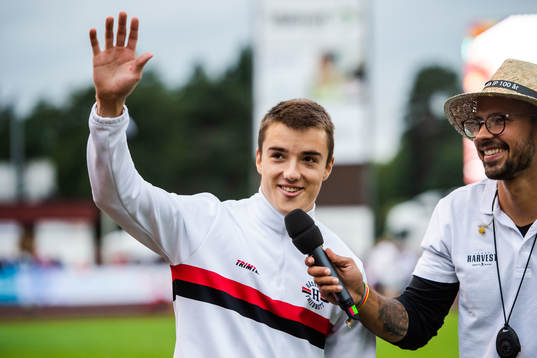Jesper Hellström, Hässelby SK blir intervjuad